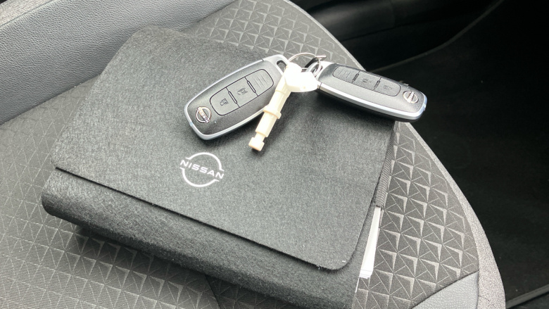 Nissan Juke 1.0 DiG-T N-Connecta 5dr Petrol Hatchback